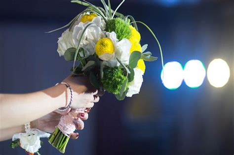 抢到手捧花真的会很快结婚吗（更多的考虑、感情的稳定更重要）