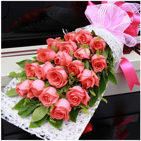 送女友玫瑰花送几朵为好，一朵玫瑰花、十二朵玫瑰花、一束玫瑰花