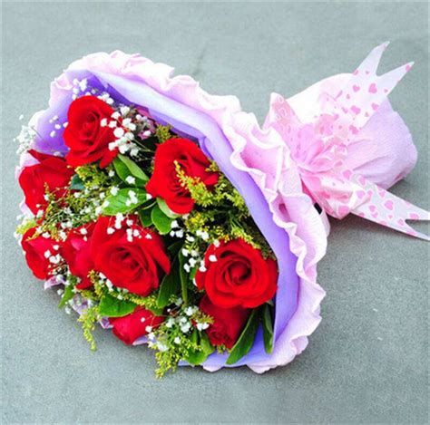 已婚男给已婚女发玫瑰，表达爱意、提升婚姻质量、传递美好祝福