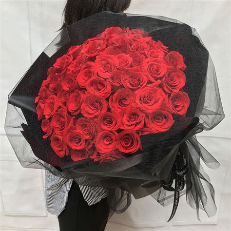 <strong>52朵玫瑰花有多大一束（大束花优势／意义／养护）</strong>