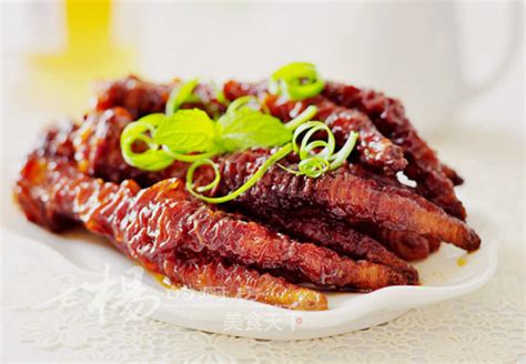 虎皮鸡爪制作方法和步骤，准备材料、处理鸡爪、腌制鸡爪