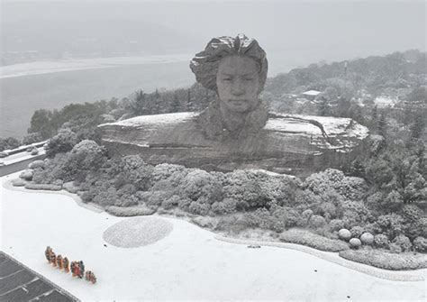航拍橘子洲头雪景（壮丽的雪景／人们的欢乐／自然的魅力）